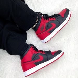 Air Jordan 1 Mid 'Banned'